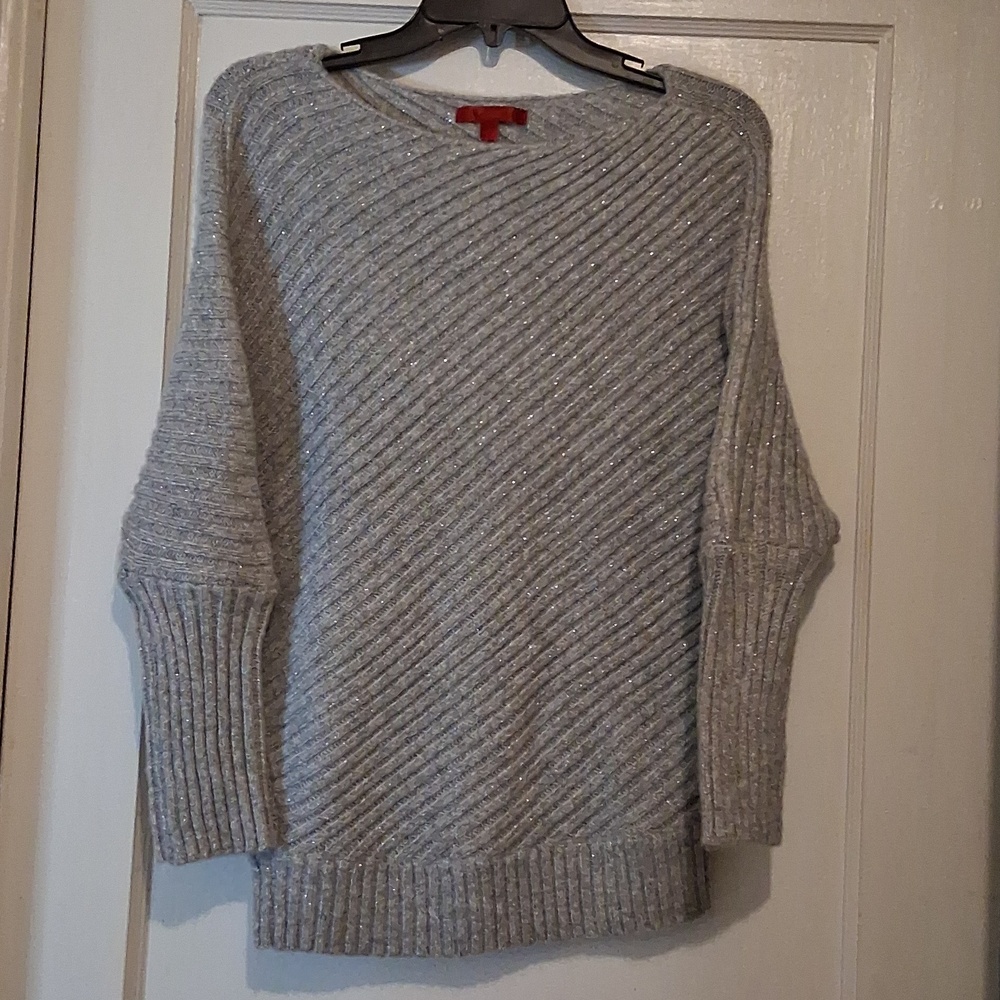 Jennifer Lopez Silver-Accented Light Gray Ribbed Crewneck Sweater